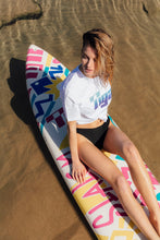 Laden Sie das Bild in den Galerie-Viewer, t shirt tiga logo bleu fond blanc vintage femme