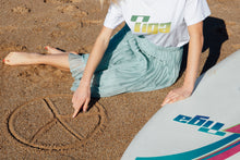 Charger l'image dans la galerie, t shirt vintage tiga logo vert jaune sur fond blanc femme